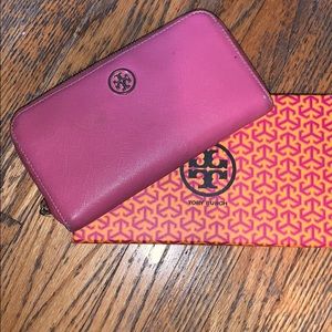Pink Tory Burch Robinson Zip Continental Wallet